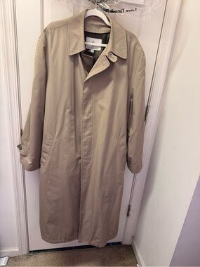 Vintage London Fog 42 long Trench Coat with zip out liner